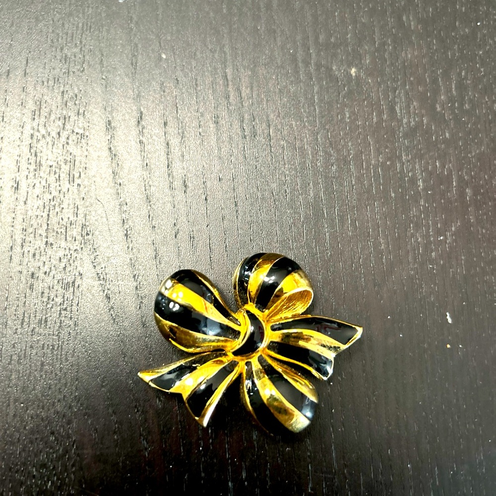 Signed Joan Rivers Gold Enamel Black Bow Ribbon Brooch Pin